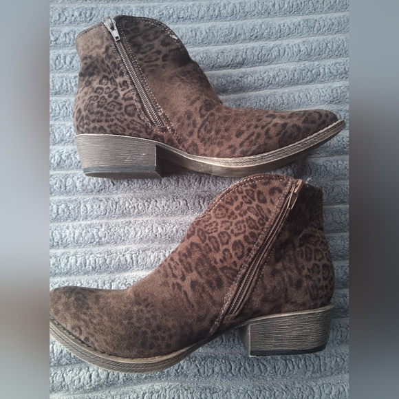 Very G Brown Leopard Print Ankle Boots With Zipper - Picture 4 of 10